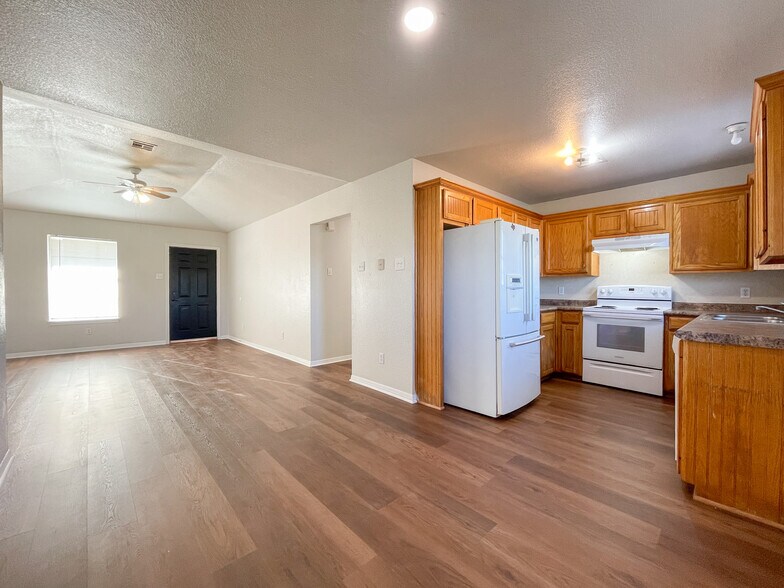 Building Photo - 175 Spring Water Ln