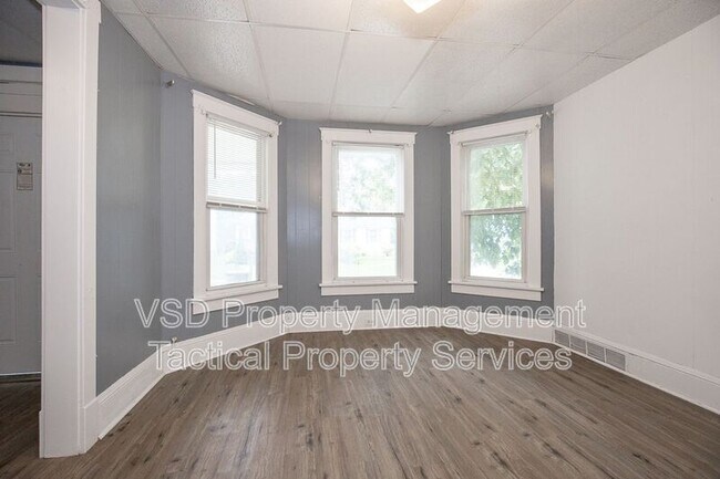 Building Photo - 1583 E 84th St