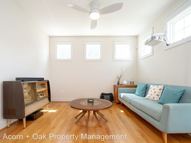 Building Photo - 3 br, 2.5 bath House - 910 Scout Dr