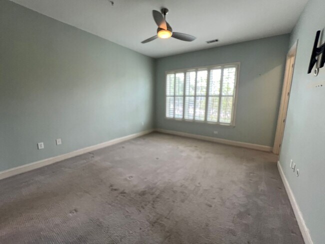 Building Photo - 1 Bedroom 1.5 Bath Condo on Daniel Island ...