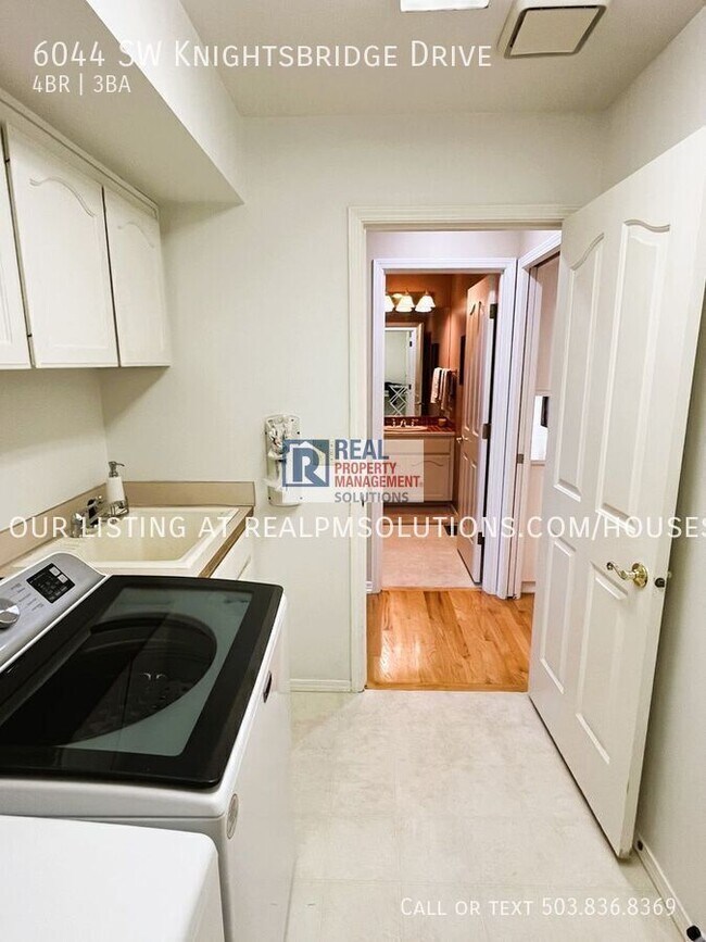 Building Photo - 6044 SW Knightsbridge Dr
