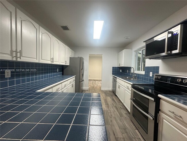 Building Photo - 27850 SW 164th Ct