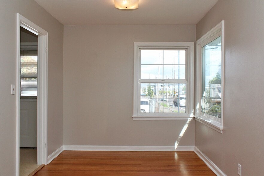 Building Photo - 5131-5147 SE 17th Avenue