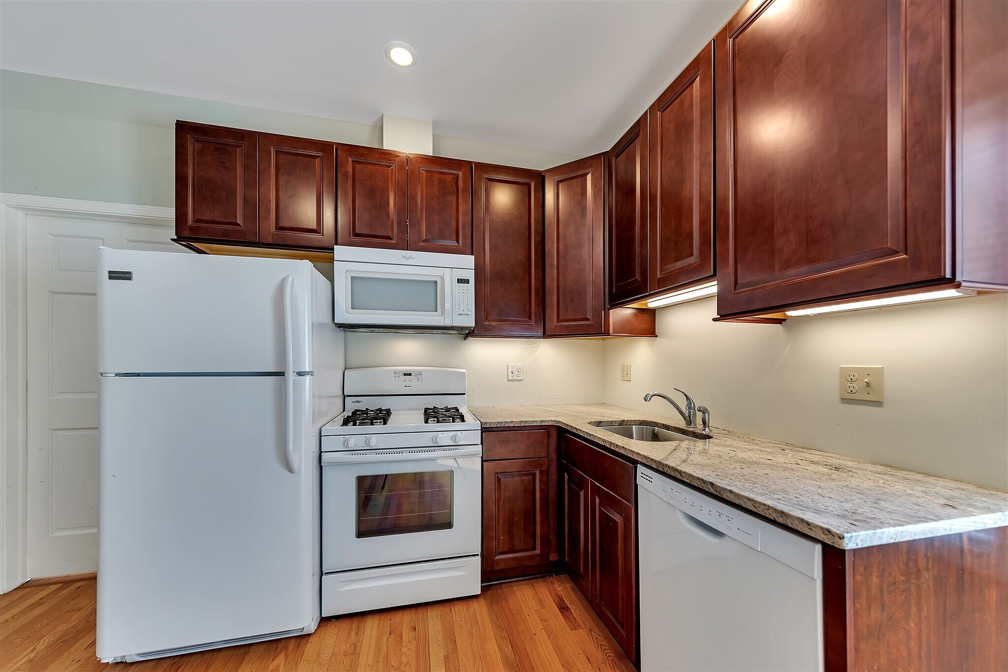 Building Photo - 1004 17th Ave SE