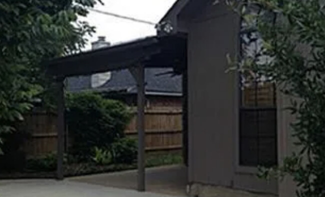Building Photo - 4912 Oldfield Dr
