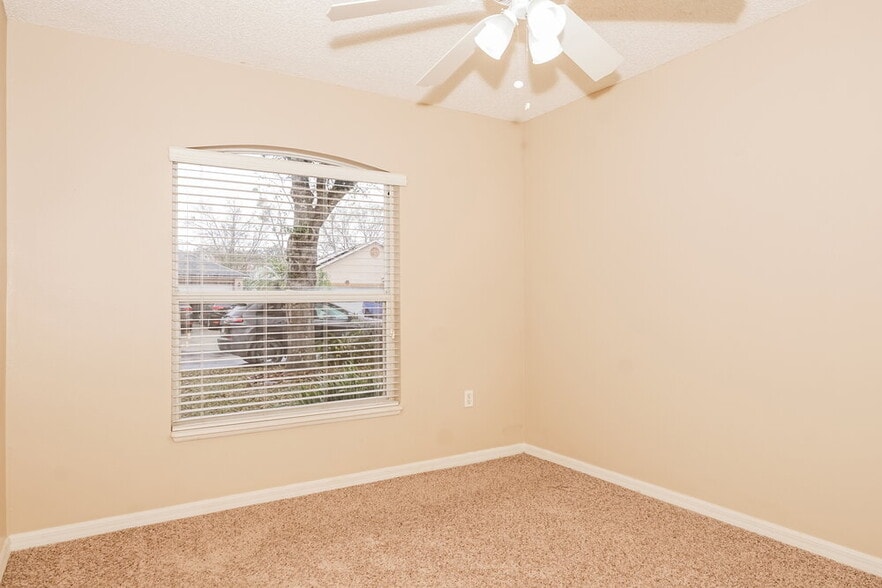 Building Photo - 331 Placid Lake Dr