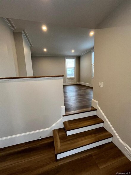 Building Photo - 19 Hudson Ter