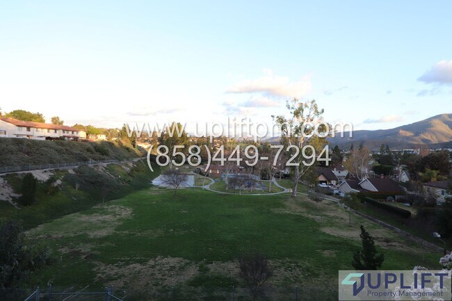 Building Photo - 4 Bed 3 Bath House in Spring Valley w/ Was...