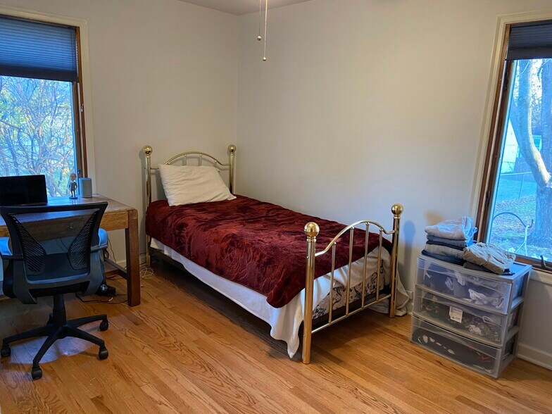 Building Photo - 1215 Grove St