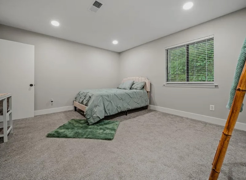 Building Photo - 301 Deerpoint Dr