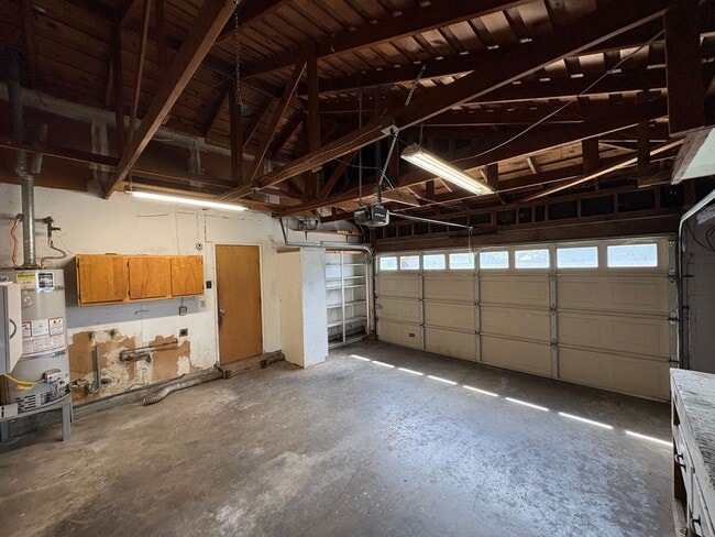 Building Photo - Corner lot home near Shopping Center Available Now!