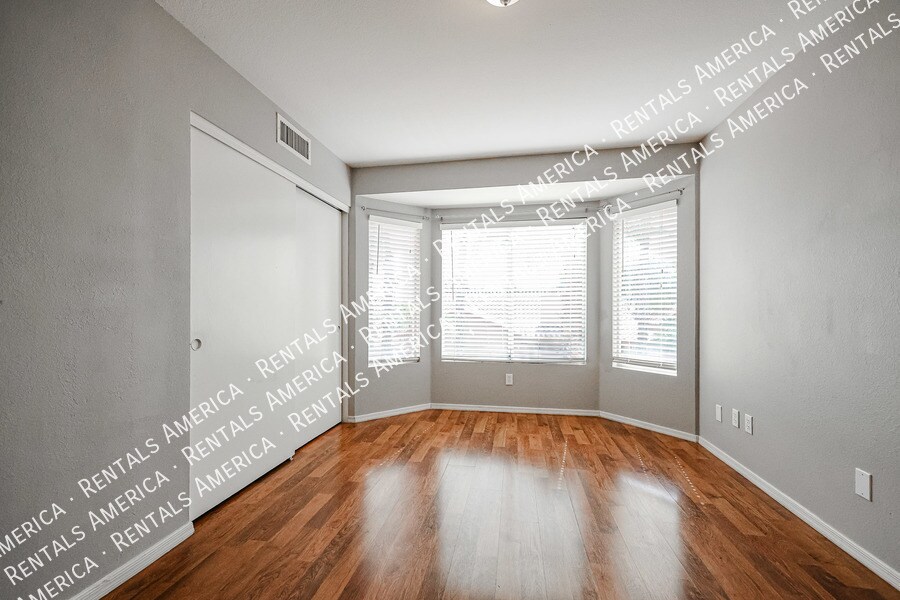 Building Photo - 2361 W Myrtle Dr