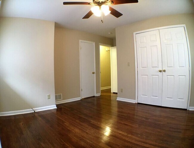 Building Photo - 151 Lenora Dr