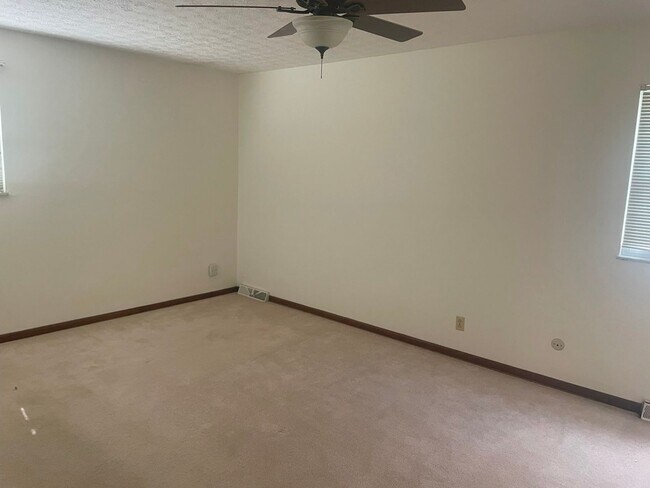 Building Photo - 6225 Willowcrest Dr