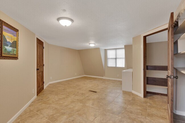 Building Photo - 1405 E County Rd 130