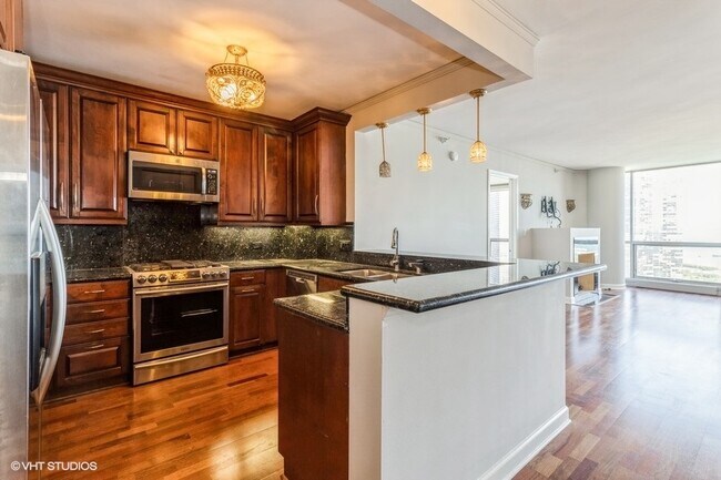 Building Photo - 420 E Waterside Dr
