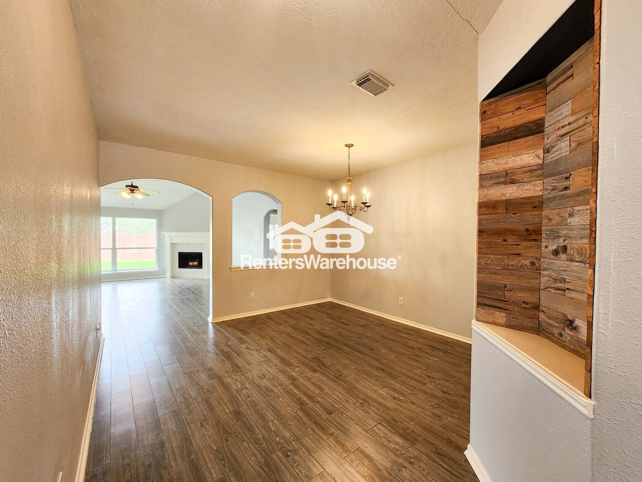 Building Photo - 11902 White Water Bay Dr