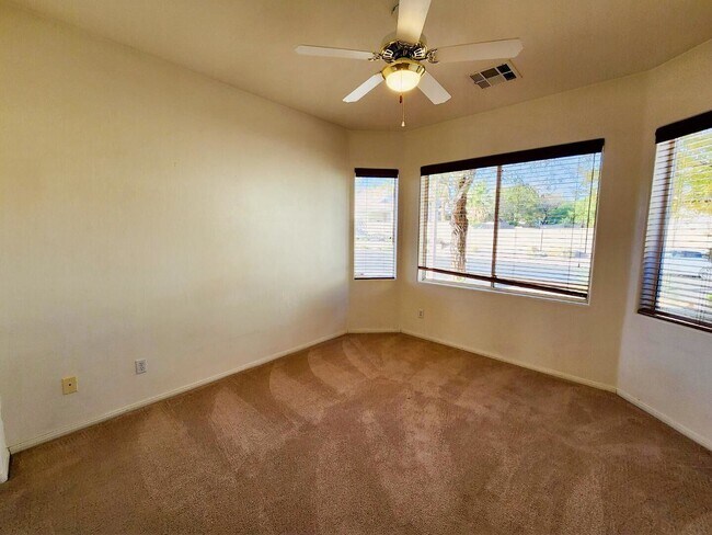 Building Photo - Charming Single-Story Pulte Home in a corn...