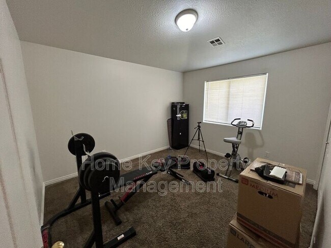 Building Photo - 2056 E Middleton Dr