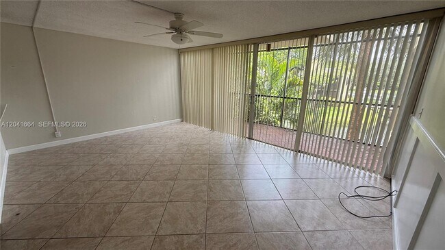 Building Photo - 2921 SW 87th Ave