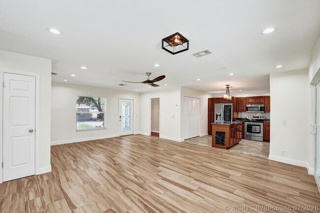 Building Photo - 300 SW 19th Ave