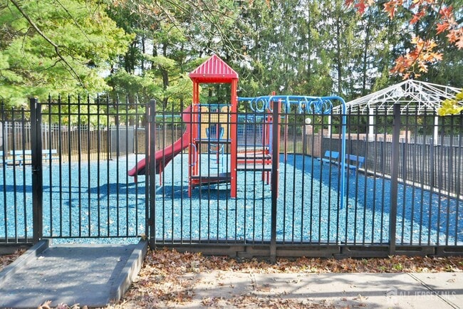 Building Photo - 25 Goodwin Dr