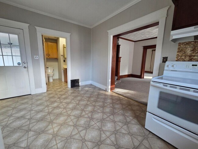 Building Photo - 202 East Walnut, Ashland