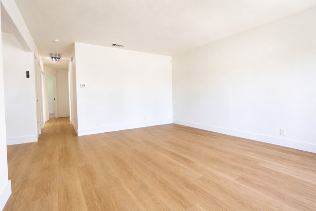 Building Photo - Adorable 1 Story Home For You, 2 weeks free rent