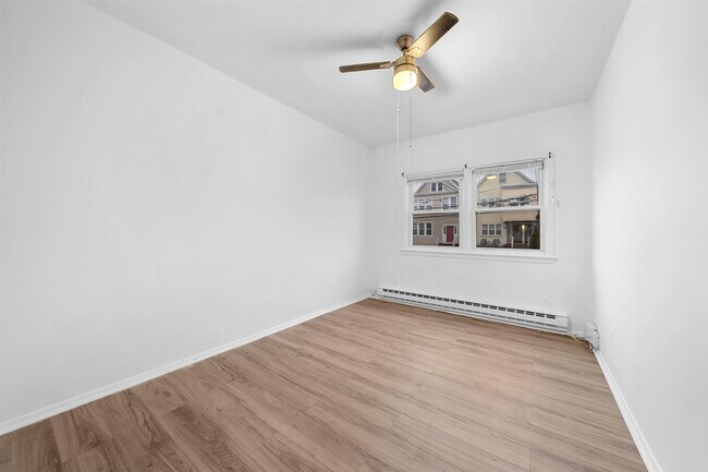 Building Photo - 40 W 52nd St