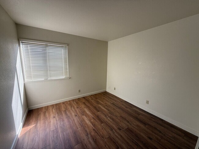 Building Photo - 2825 Airons Ct