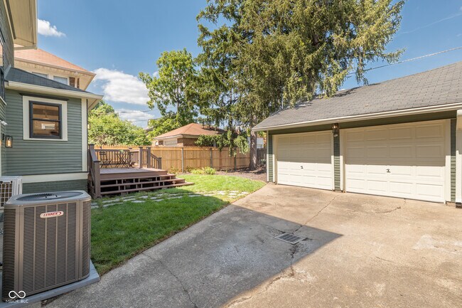 Building Photo - 322 E 37th St