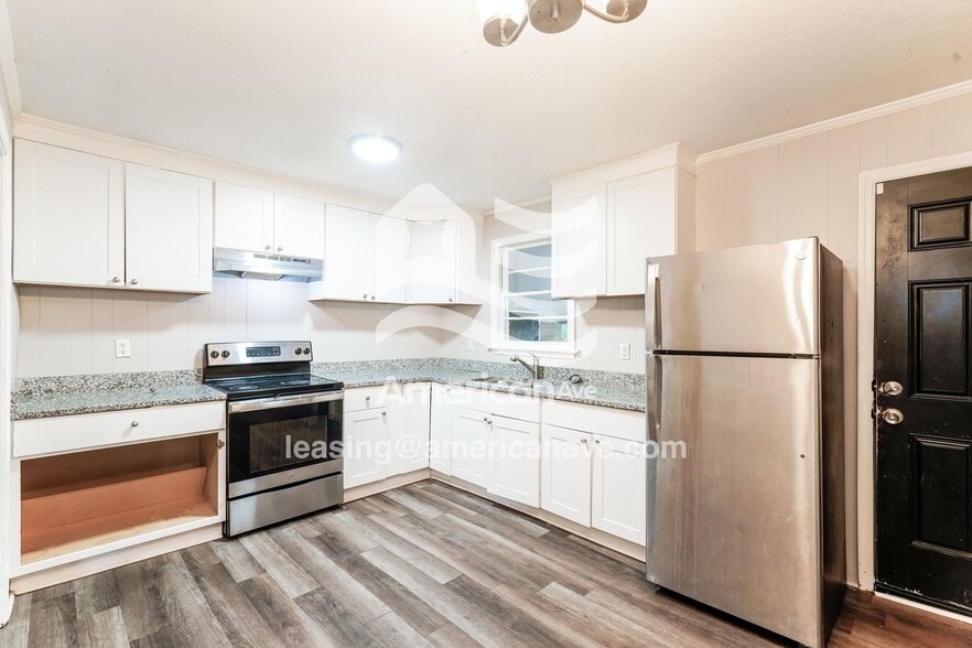 Building Photo - 912 Old Oak Dr