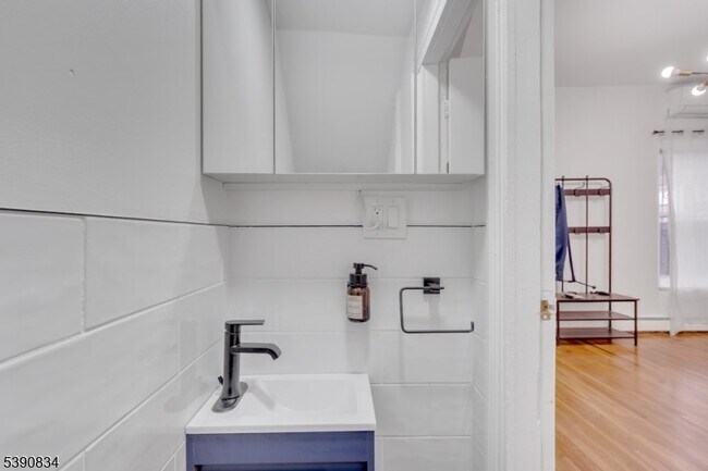 Building Photo - 13 2nd Ave