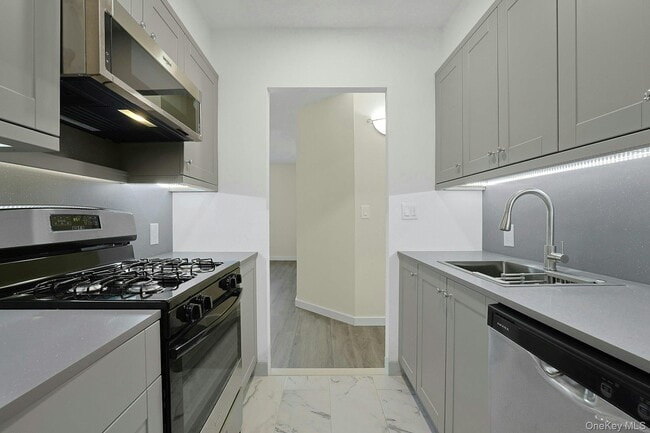 Building Photo - 66 Crisfield St