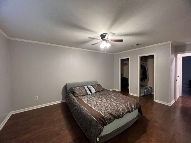 Building Photo - Greenacres -North Bossier.. Close to Barksdale Air Force Base..