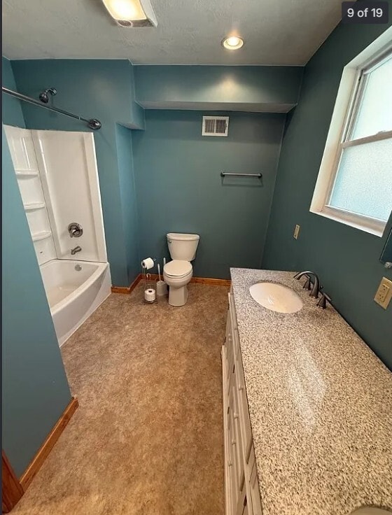 Building Photo - 635 Valley St