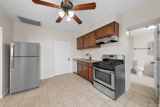 Building Photo - 402 Jericho Tpke