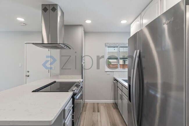 Building Photo - 6258 Castillon Dr