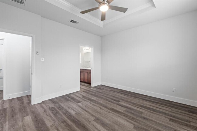 Building Photo - 175 Eves Necklace Dr.