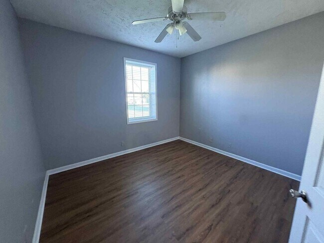 Building Photo - Welcome to Chinook Haven – Your Spacious Retreat Near Fort Campbell!