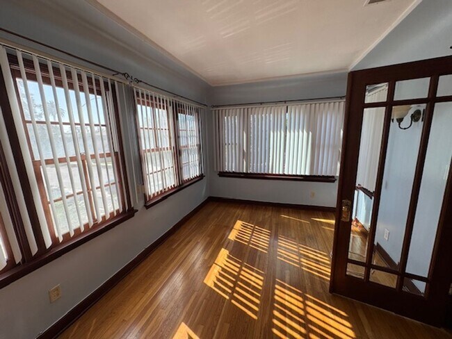 Building Photo - DE SOTO 2727-2729