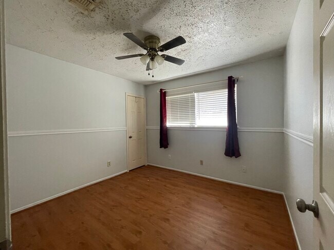 Building Photo - 3103 Sam Houston Dr