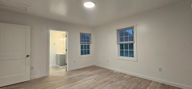 Building Photo - 210 Lincoln St