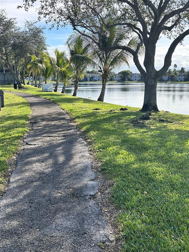 Building Photo - 840 Independence Dr