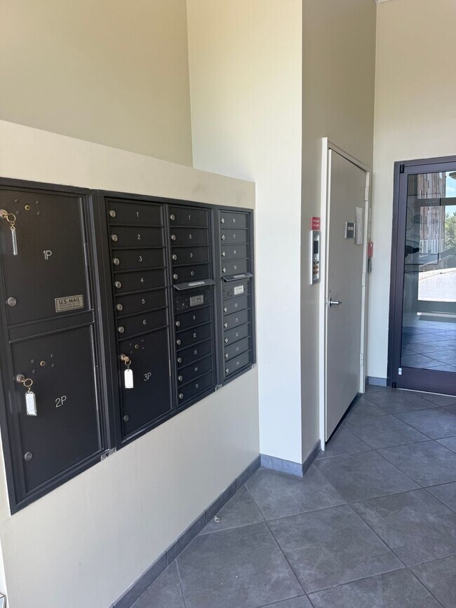 Building Photo - Furnished 2 Bedroom in Winstead Commons! Convenient to Lawndale Dr, Battleground Ave, and More!