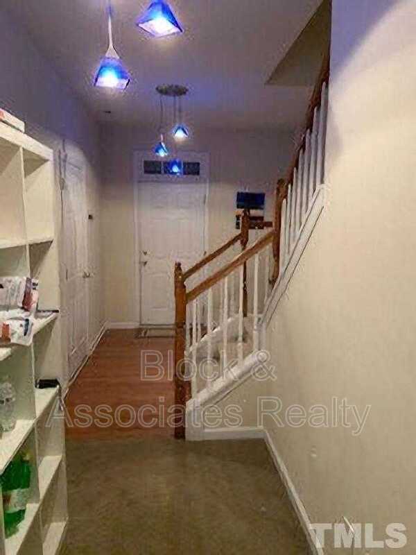 Building Photo - 320 Linden Park Ln