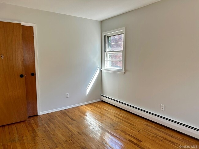 Building Photo - 5 Bronze Ct