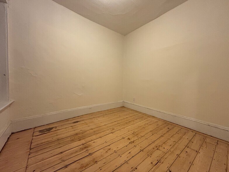 Building Photo - 53 Joy St