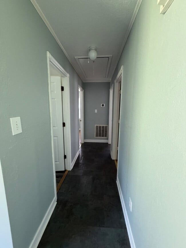 Building Photo - CUTE 3 BR, 1 BA BRICK HOME IN CONVENIENT MT OLIVE LOCATION