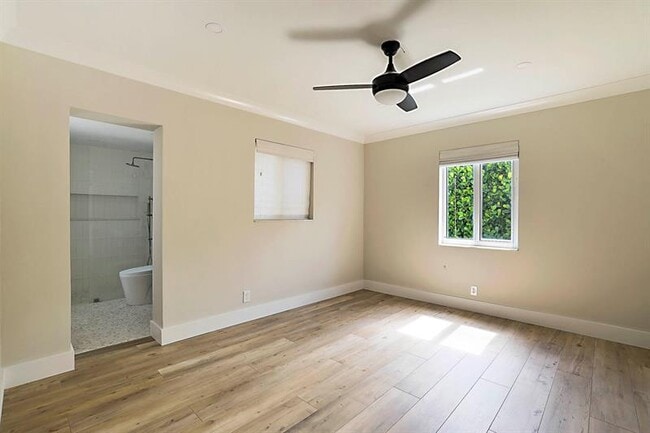 Building Photo - 2445 SE 7th St